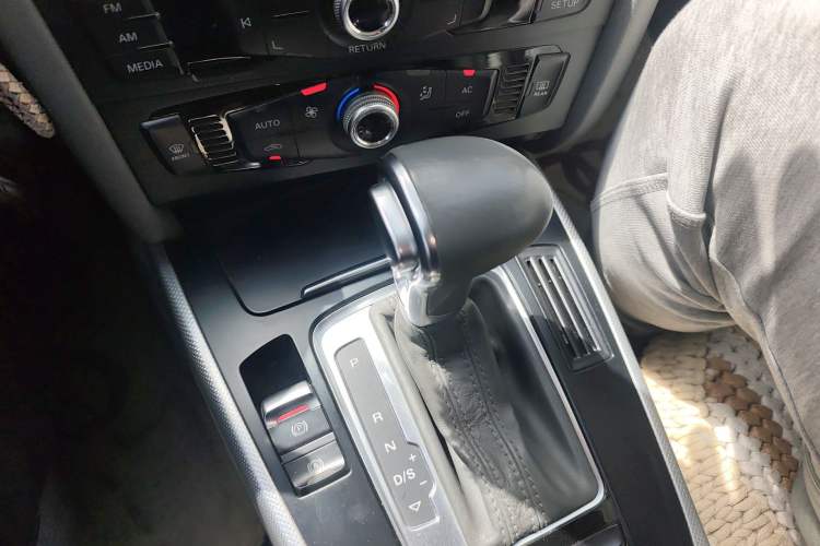 Used Audi A4L 2013 35 TFSI Automatic Standard Model Gear Lever