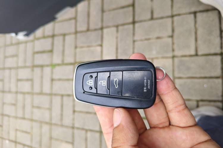 Used Toyota Avalon 2021 2.5L Luxury Edition Vehicle Key