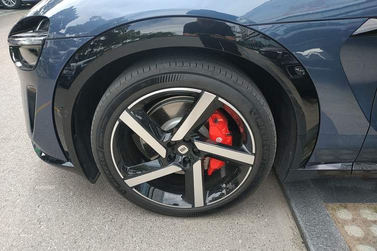 Used Xiaomi Auto YU7 2025 Ultra-Long Range High-Performance All-Wheel-Drive Max Edition