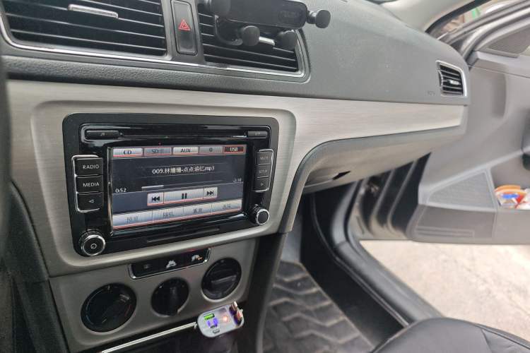 Used Volkswagen Lavida 2013 Restyled Classic 1.6L Manual Comfort Edition
