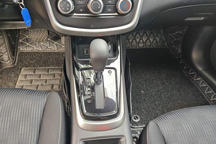 Used Nissan Tiida 2021 1.6L CVT Cool Edition Gear Lever