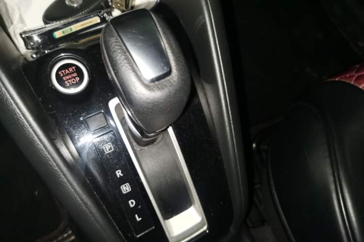 Used Nissan Kicks 2017 1.5L CVT Smart Drive Edition Gear Lever