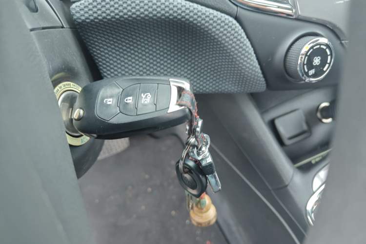 Used Chevrolet Cruze 2017 1.5L Automatic Pioneer Sunroof Edition Vehicle Key