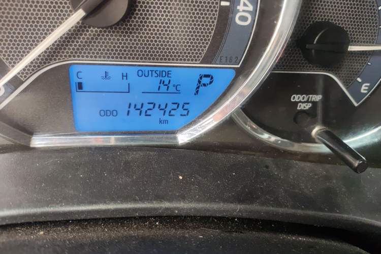 Used Toyota Corolla 2017 1.2T CVT GL Odometer Close Up