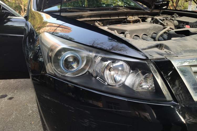 Used Honda Accord 2010 2.4L LX Right Front Headlight