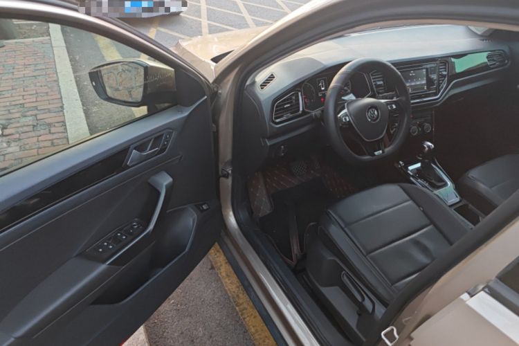 Used Volkswagen T-ROC 2018 280TSI DSG Two-Wheel-Drive Comfort Version China V Standard