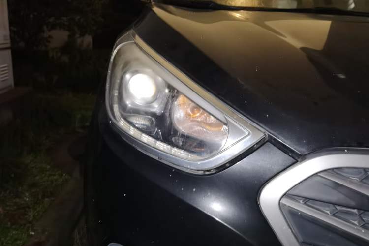Used Hyundai ix35 2013 2.0L Automatic Two-Wheel Drive Leading GLX China IV Standard Right Front Headlight