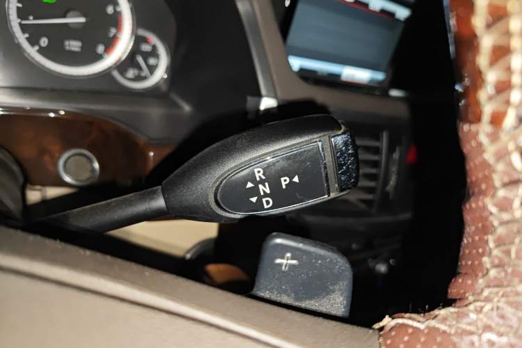 Used Mercedes-Benz E-Class 2013 E 260 L CGI Elegant Model
