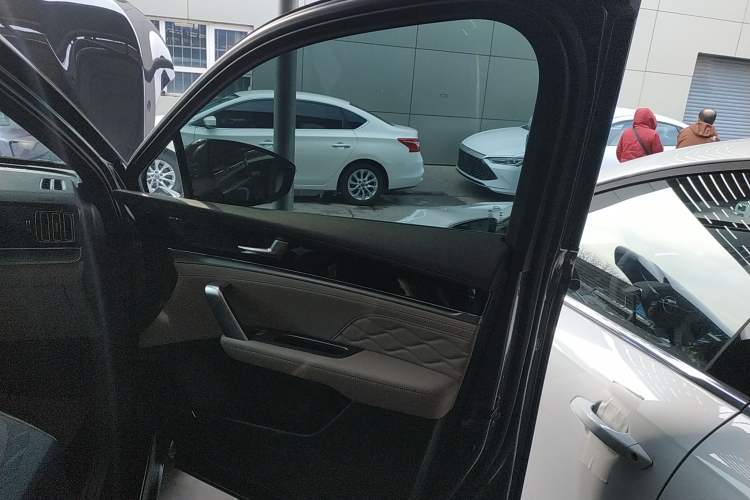 Used BYD Tang New Energy 2024 DM-i Glory Edition 112KM Prestige Model
