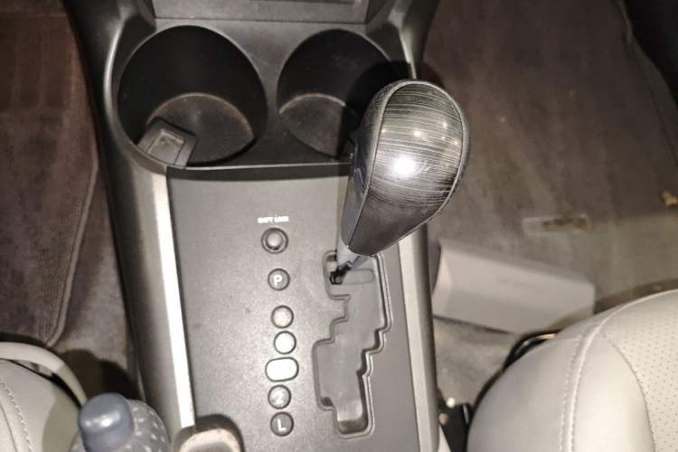 Used Toyota RAV4 2009 2.4L Automatic Luxury Edition Gear Lever
