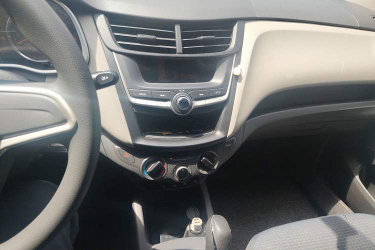 Used Chevrolet Sail 2015 Sail 3 1.3L AMT Ideal Edition Audio And AC Panel