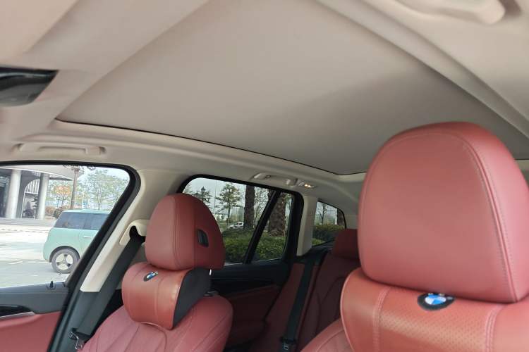 Used BMW iX3 2024 Leading Model Headliner