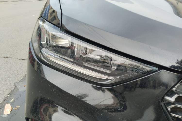 Used Wey VV5 2020 1.5T Two-Wheel Drive Smart Pioneer Right Front Headlight