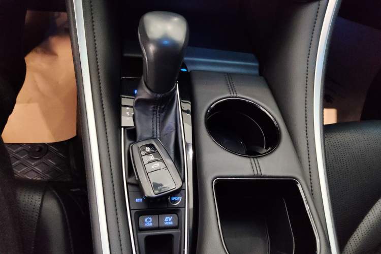 Used Toyota Avalon 2023 Dual-Engine 2.5L Luxury Edition
