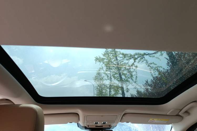 Used Jaguar XFL 2023 XFL 2.0T P250 Two-Wheel-Drive Prestige Luxury Gold Edition Headliner