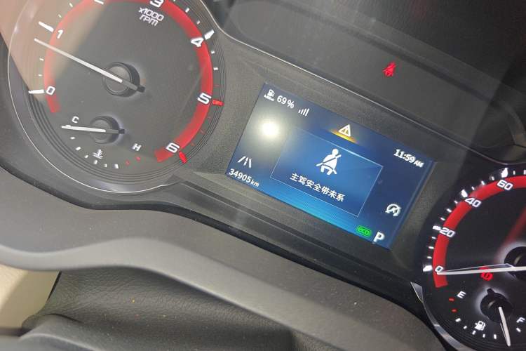 Used SAIC MAXUS V90 RV 2021 2.0T Lifestyle V90 Self-Propelled Class-C RV Flagship Edition with a Small Front Overhead Bed
