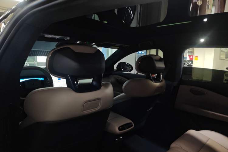 Used Lynk & Co Z10 2025 95 kWh 766 km Range Rear-Wheel Drive Max Headliner