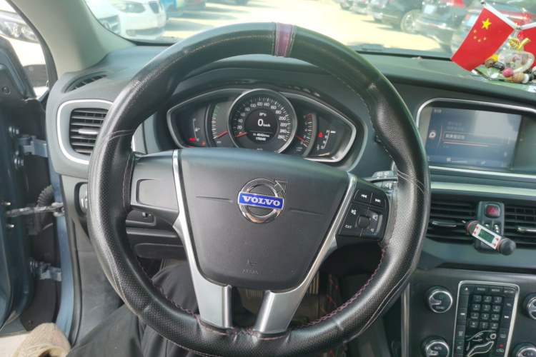 Used Volvo V40 2014 2.0T Zhiyi Version