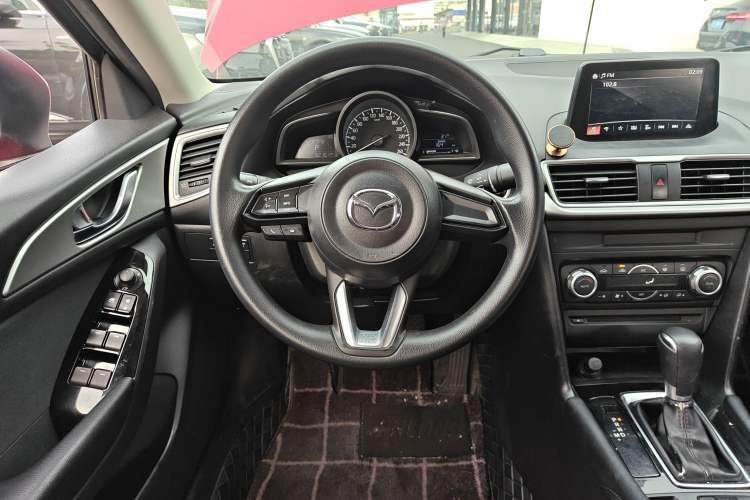 Used Mazda 3 Axela 2019 Cloud-Controlled Sedan 1.5L Automatic Luxury Model China VI Standard Steering Wheel