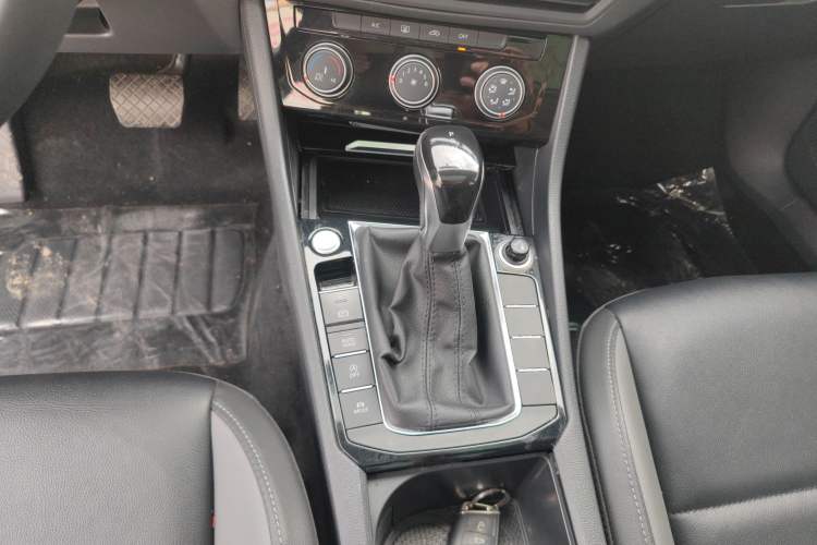 Used Volkswagen Sagitar 2019 200TSI DSG Comfort Version China VI Standard Gear Lever