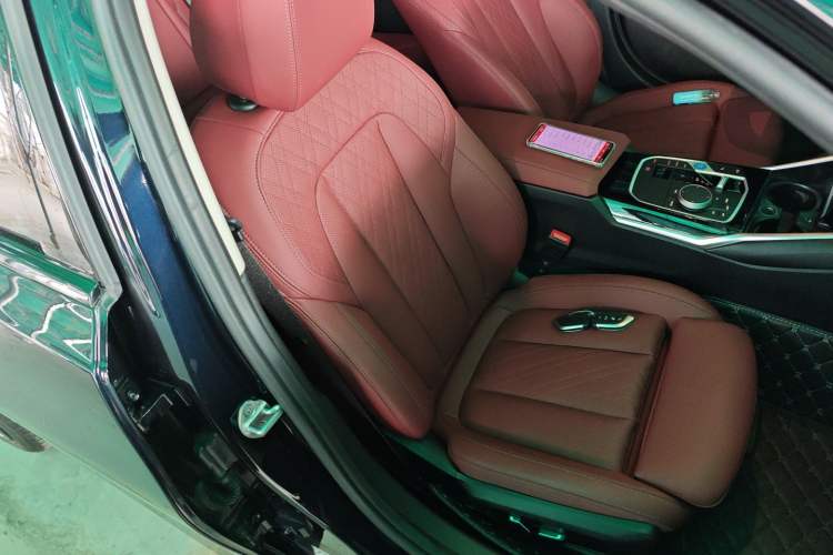 Used BMW i3 2024 eDrive 40 L Midnight Edition
