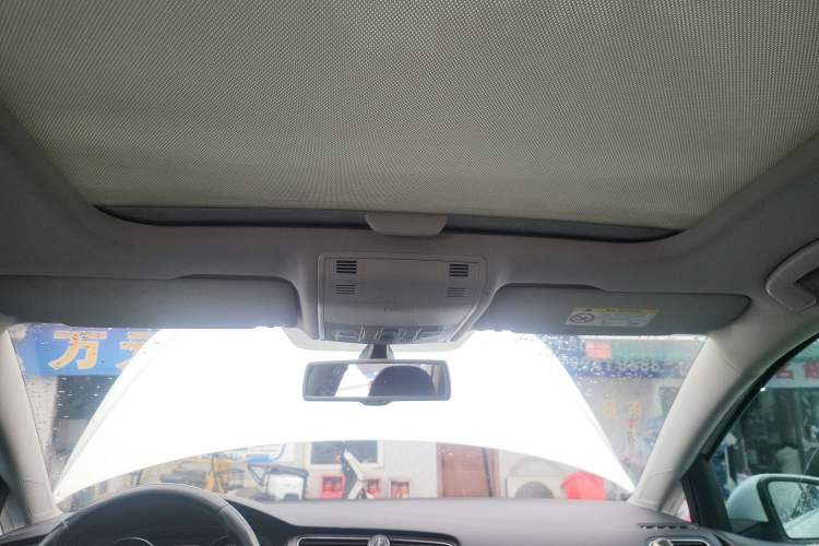 Used Volkswagen Golf 2016 230TSI Automatic Luxury Version Headliner