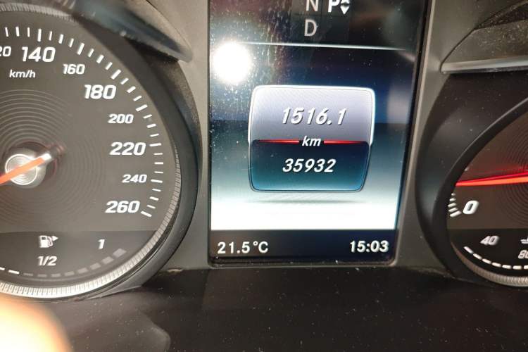 Used Mercedes-Benz GLC 2018 Facelift GLC 260 4MATIC Luxury Edition
