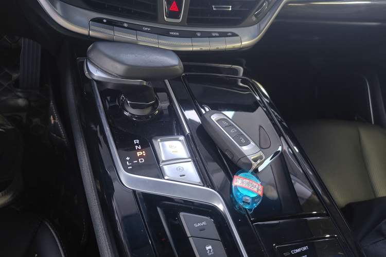 Used Geely Auto Emgrand GT New Energy 2018 1.5T PHEV Yaoxiang Edition Gear Lever