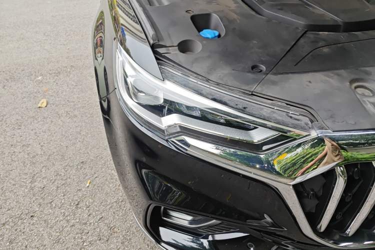 Used Hongqi HS5 2022 Facelifted Version 2.0T Smart Connect Flagship All-Wheel-Drive Edition Right Front Headlight