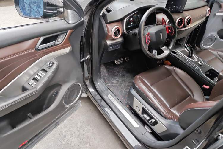 Used Wey VV6 2018 2.0T Two-Wheel-Drive Ultra-Luxury Version China V Standard
