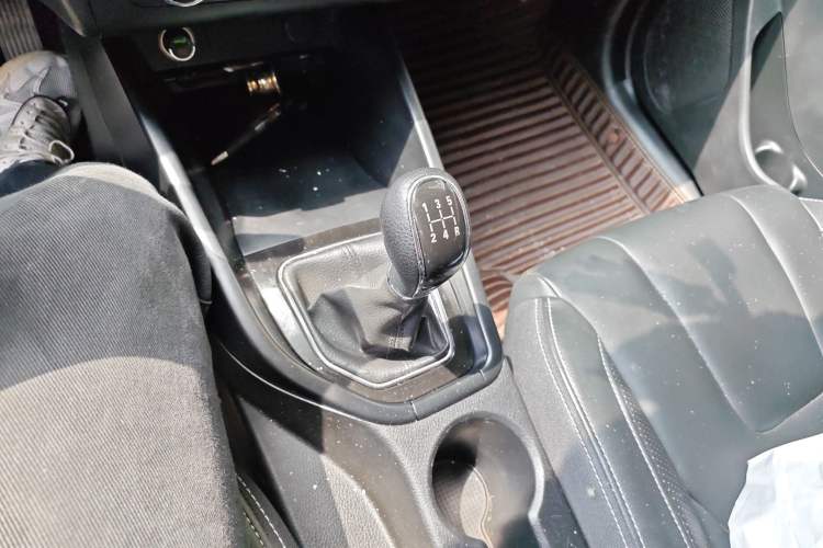 Used Dongfeng Fengon 580 2017 1.8L Manual Comfort Model Gear Lever