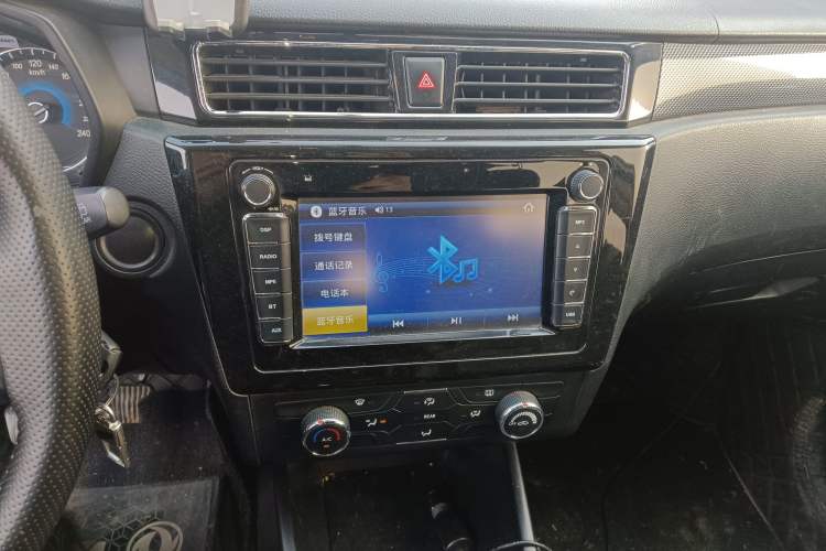 Used Dongfeng Fengon 580 2017 1.8L Manual Comfort Model Audio And AC Panel
