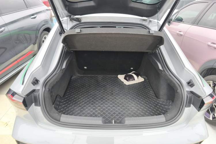 Used CHANGAN UNI-V iDD 2023 ZhiDian iDD 1.5T 113km Smart & Fun Version
