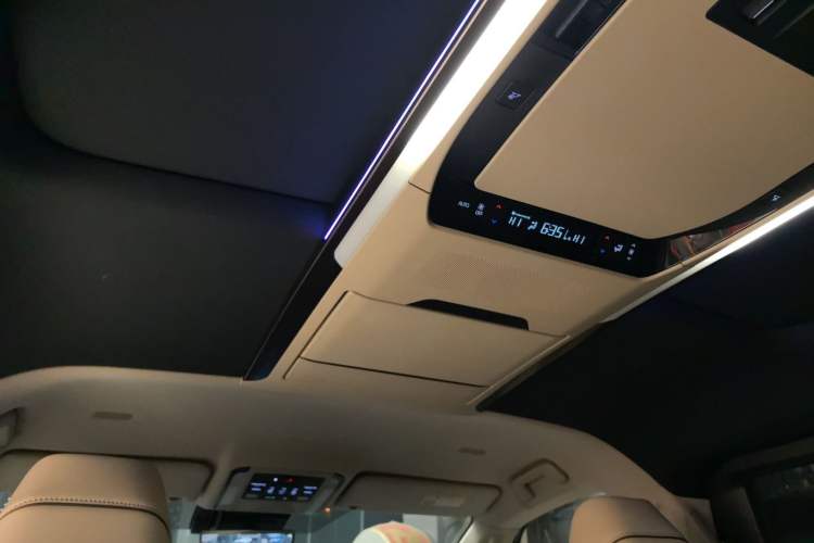 Used Toyota Vellfire 2024 Crown Dual-Engine 2.5L Supreme Executive Edition Headliner