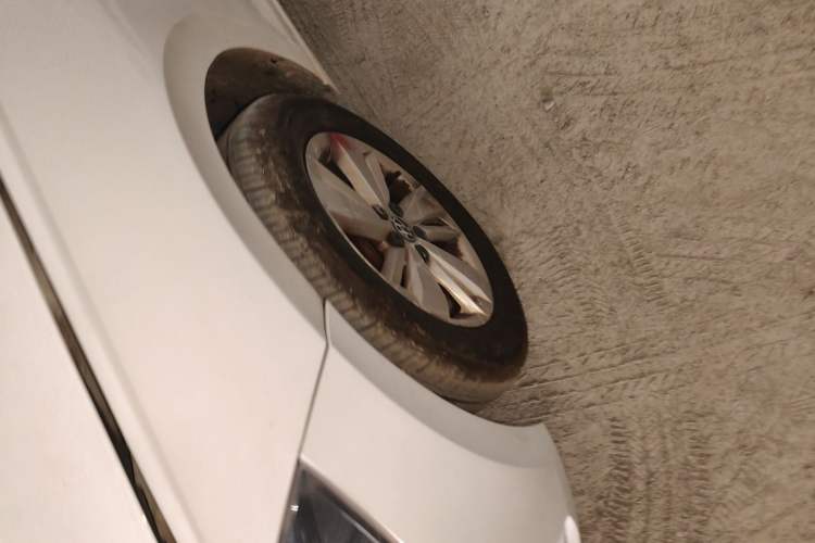 Used Volkswagen Polo 2023 Revised Plus 1.5L Automatic – Enjoy Life Edition Left Front Wheel Hub