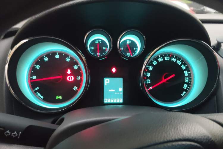 Used Buick GT 2014 XT 1.6L Automatic Fashion Edition Instrument Cluster