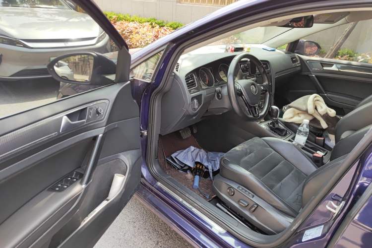 Used Volkswagen Golf 2018 230TSI Automatic Luxury Version Driver Seat