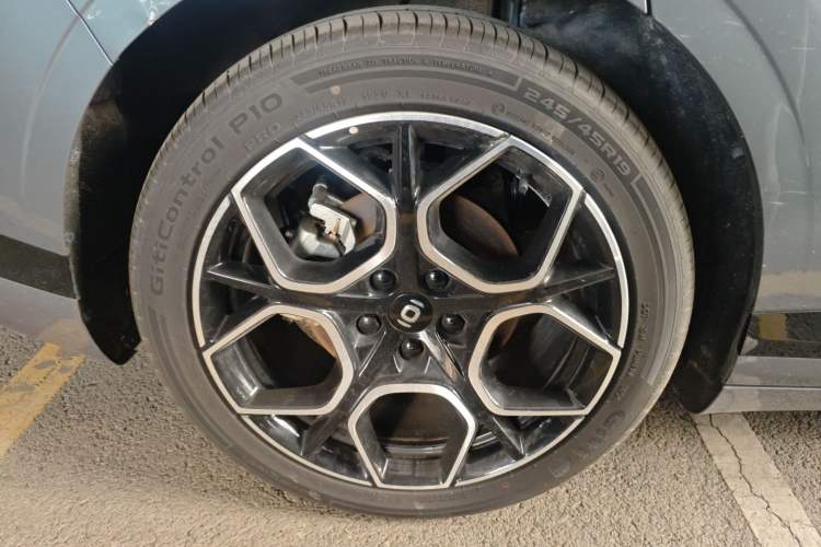 Used CHANGAN NEVO A07 2025 All-Electric "True Fragrance" Edition 710-Mile Long-Range Version Right Rear Wheel Hub