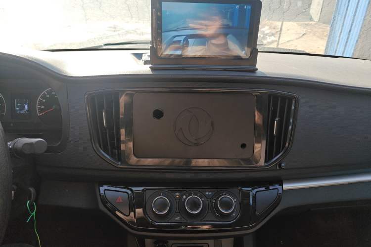 Used FORTHING Lingzhi 2022 V3 1.6L Base Model 2 Seats
