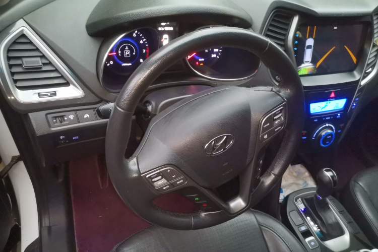 Used Hyundai Santa Fe 2013 2.4L Automatic Two-Wheel Drive Smart Version
