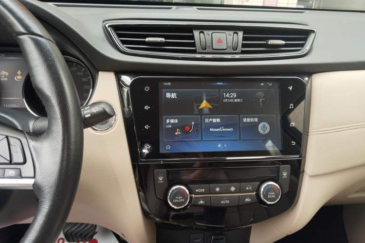 Used Nissan X-Trail 2019 2.0L CVT Smart Connect Comfort Edition 2WD Audio And AC Panel