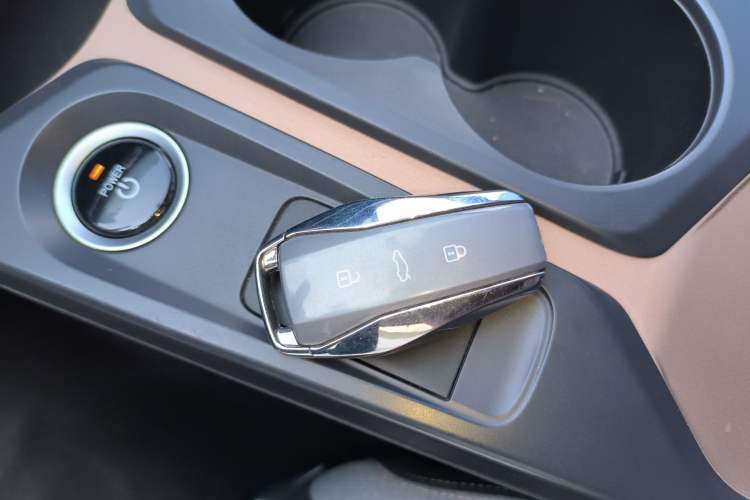 Used JAC Yiwei E10X 2024 Charming Edition 301km Lite
