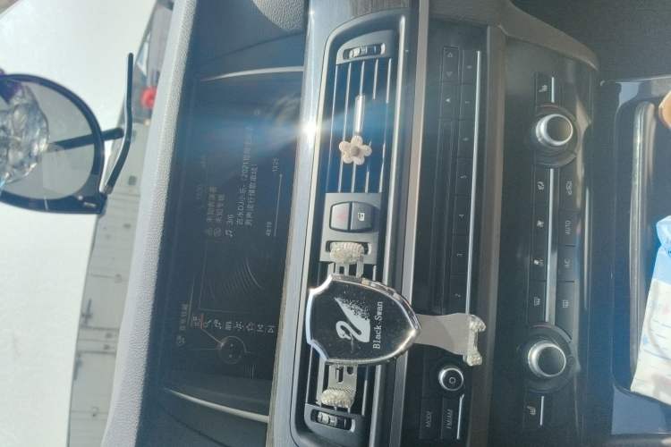 Used BMW 5 Series 2014 525Li Luxury Design Package Audio And AC Panel