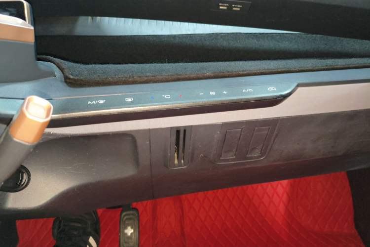 Used Baojun E200 2018 Intelligent Driving Edition Audio And AC Panel