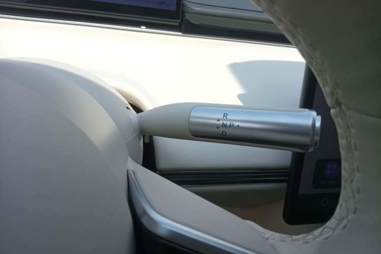 Used Hima Luxeed S7 2025 855 km Max Gear Lever