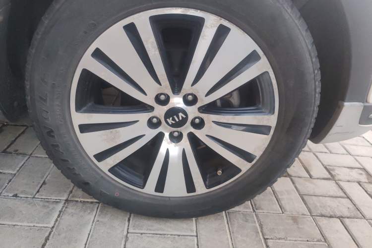 Used Kia Sportage R 2016 2.0L Automatic Two-Wheel Drive DLX Right Front Wheel Hub
