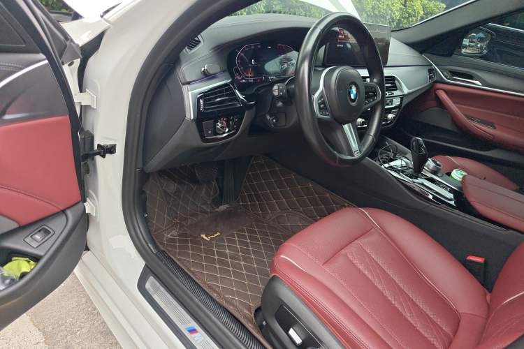 Used BMW 5 Series 2021 Facelifted 530Li Leading Edition M Sport Package Driver Seat