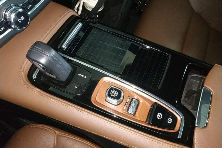Used Volvo S90 New Energy 2021 T8 eDrive Hybrid Zhiyi Luxury Edition Gear Lever