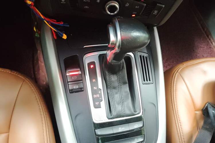 Used Audi Q5 2016 40 TFSI Trendy Edition Gear Lever