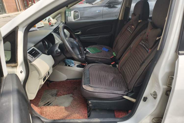 Used Venucia R50 2015 1.6L Manual Fashion Edition Left Front Seat